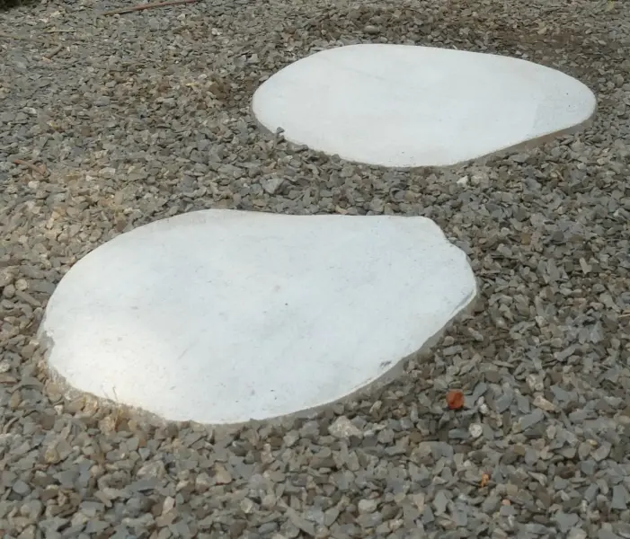 Product image of the product “Stepstone cut from original Riverstone, not polished, in the sizes from 35 to 60cm, natural ”